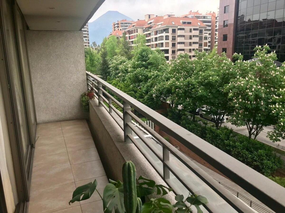 Mirando A Parque Arauco Apartment Santiago