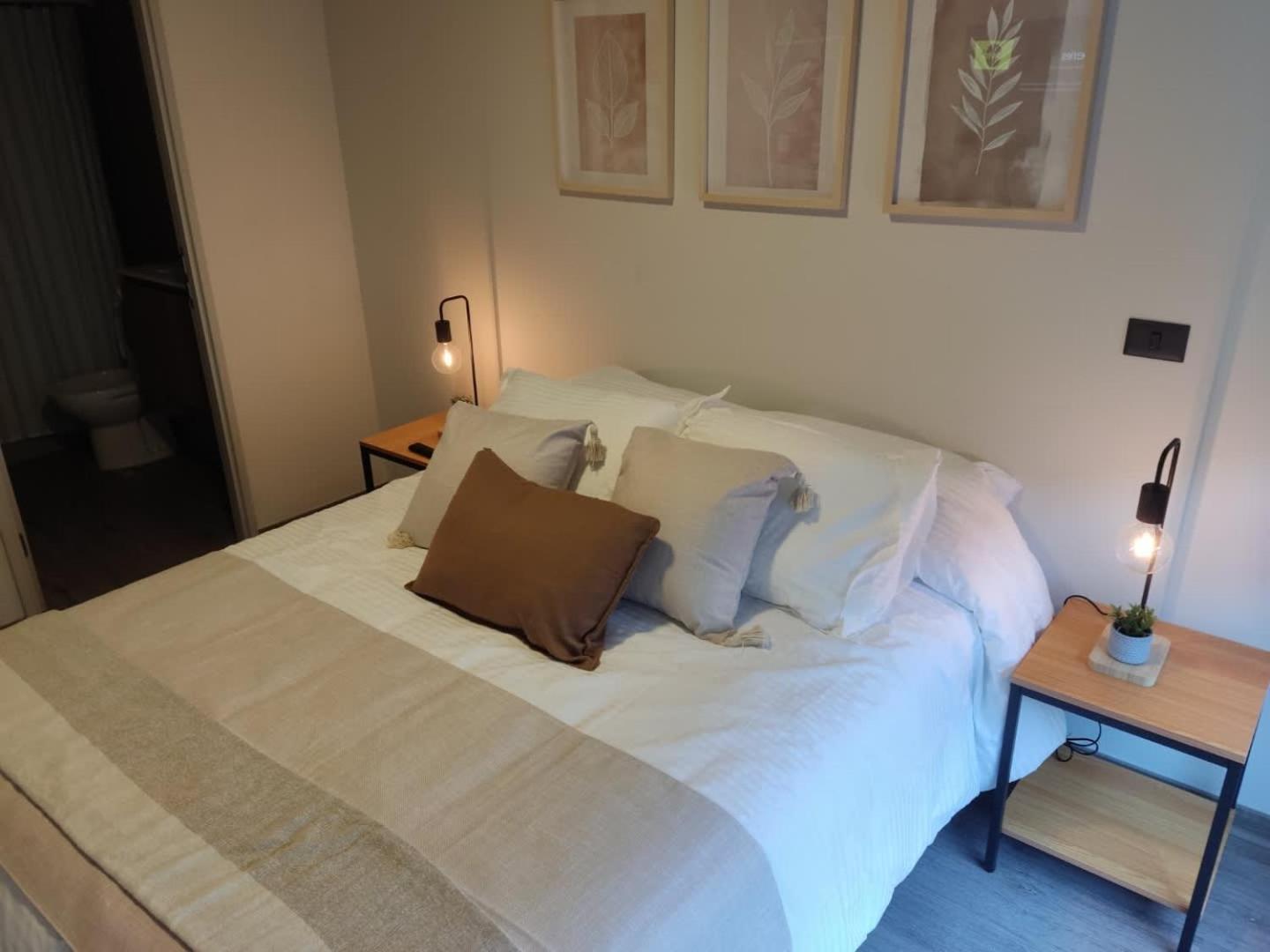 Comfortable In Close To Everything Apartment