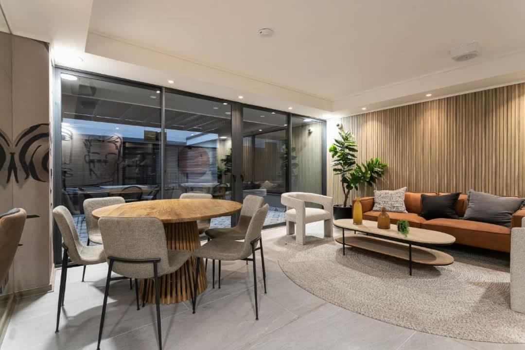 Comfortable In Close To Everything Apartment *