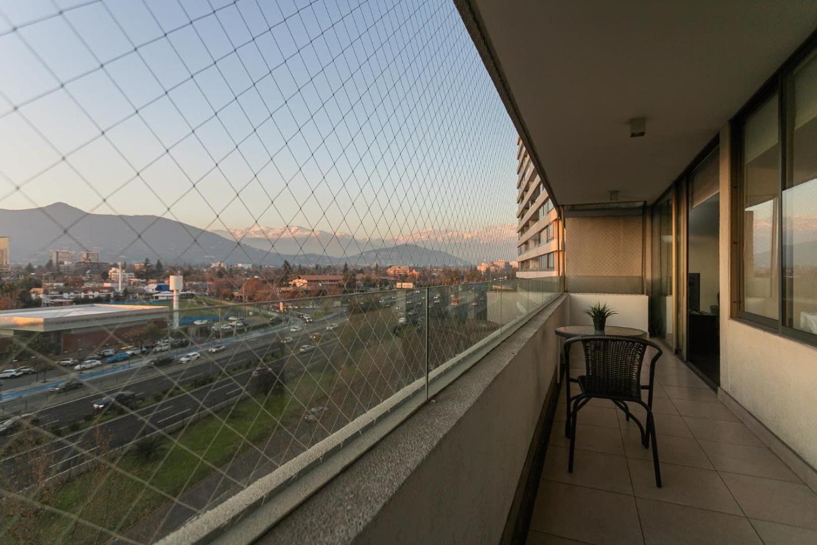 Spacious Steps Away From Parque Arauco Apartamento *
