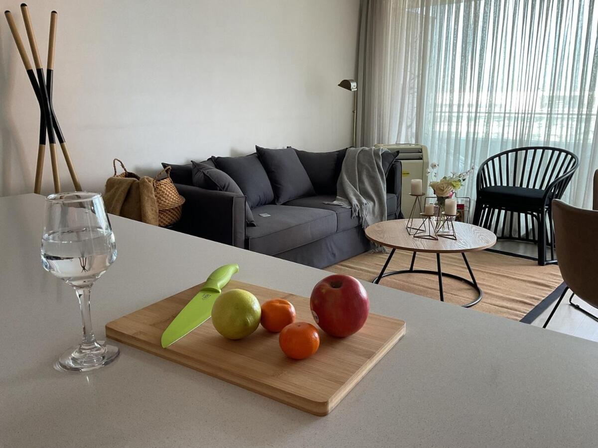 Mejor Ubicacion! Cerca A Mall Parque Arauco, Wifi, Balcon Apartamento *