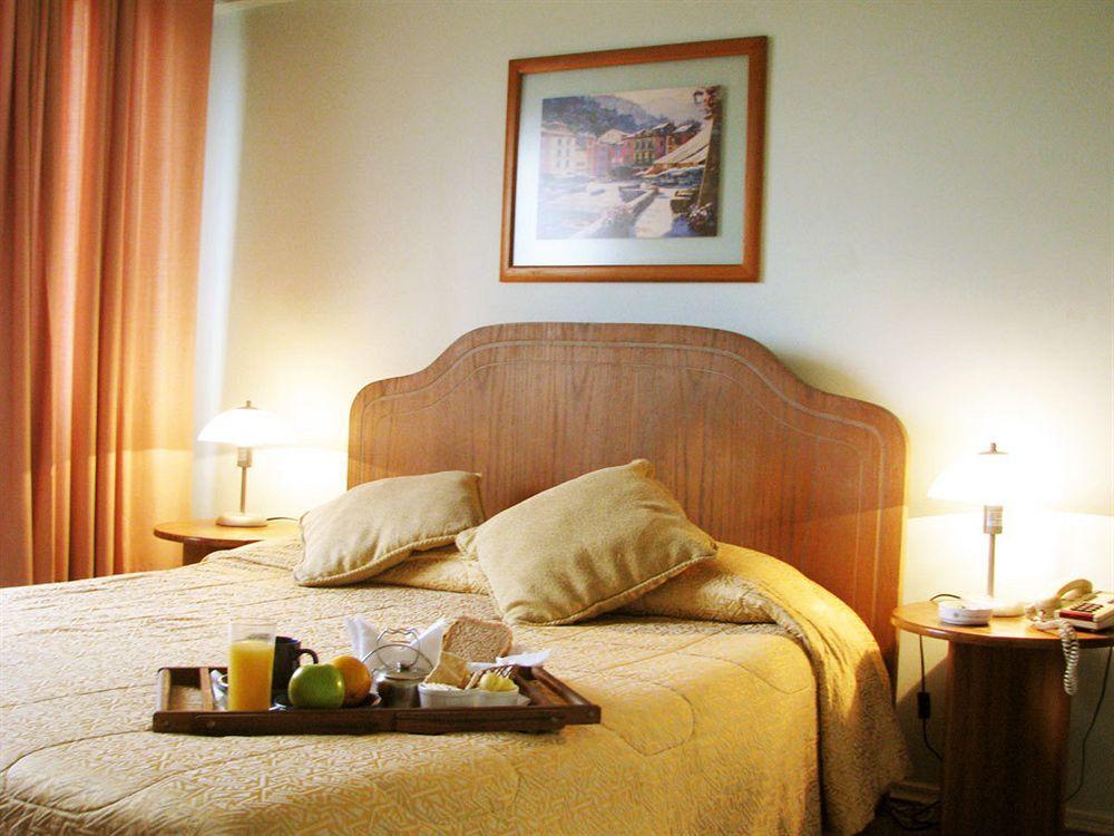 Hotel Dacarlo Santiago