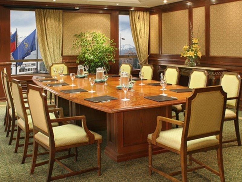 Hotel Regal Pacific