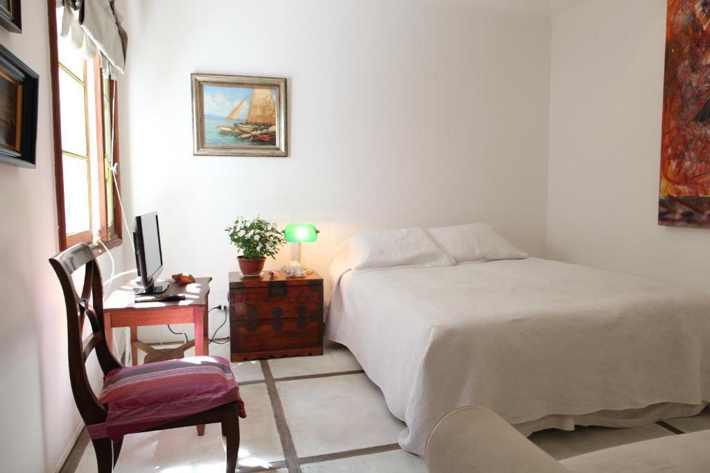 Hostal La Casita Bed & Breakfast