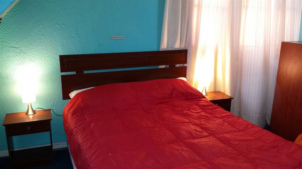 Hostal Salvador & Cafe Santiago de Chile