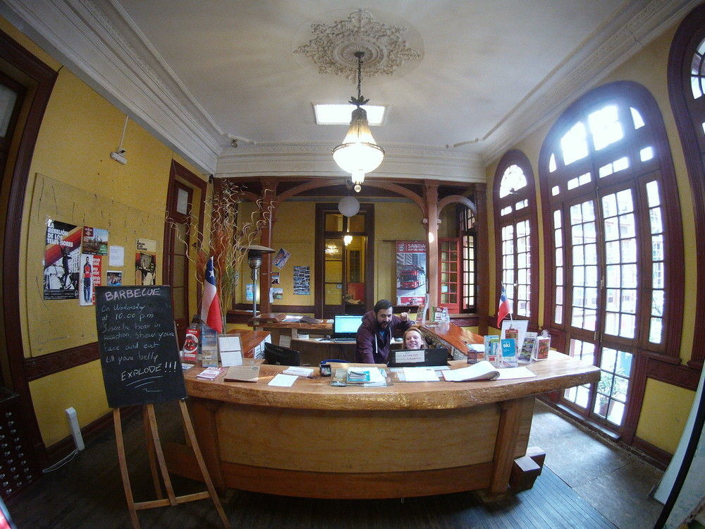La Casa Roja Albergue Santiago
