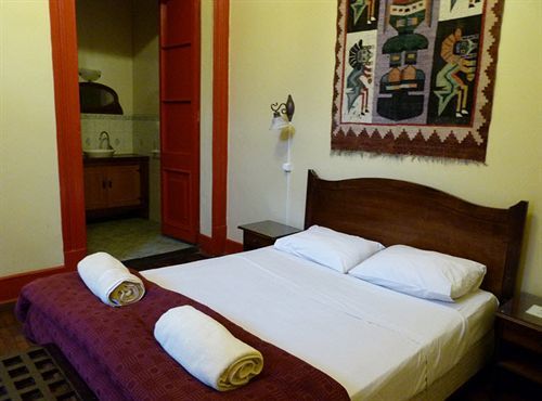 La Casa Roja Albergue *