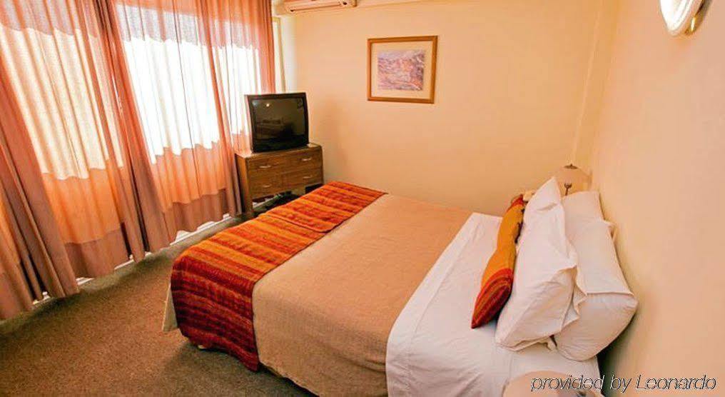 Dacarlo Hotel 3*