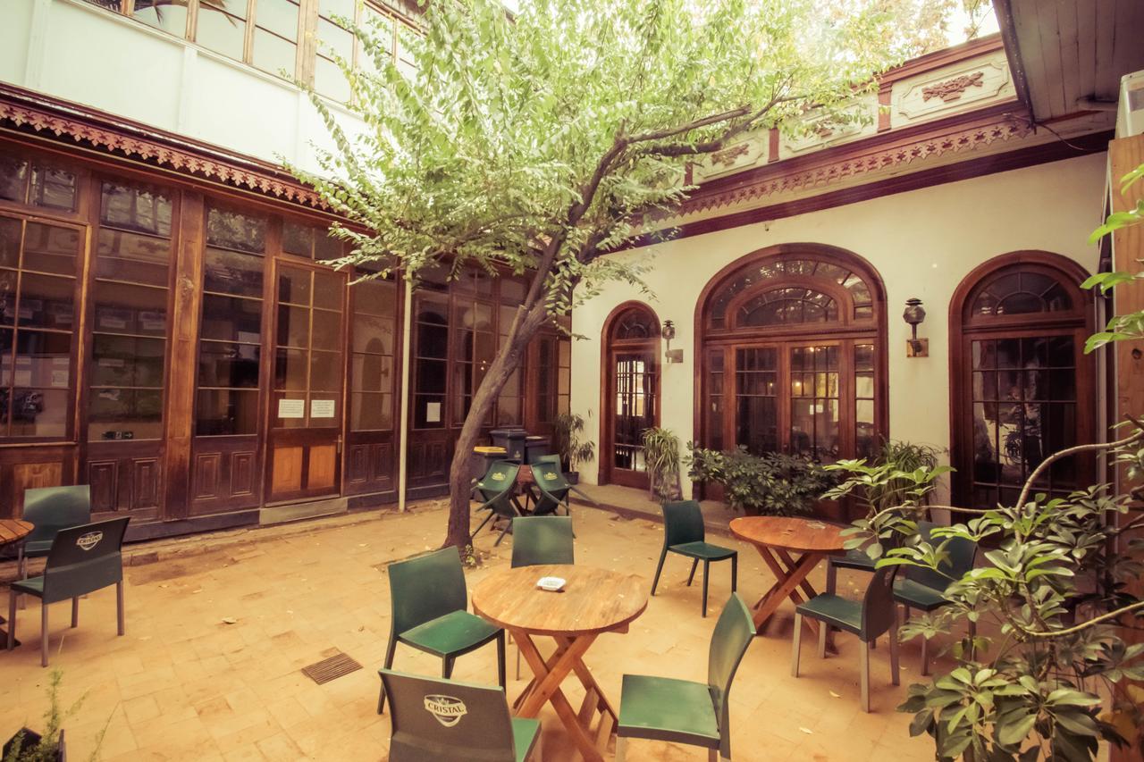 La Casa Roja Albergue Santiago