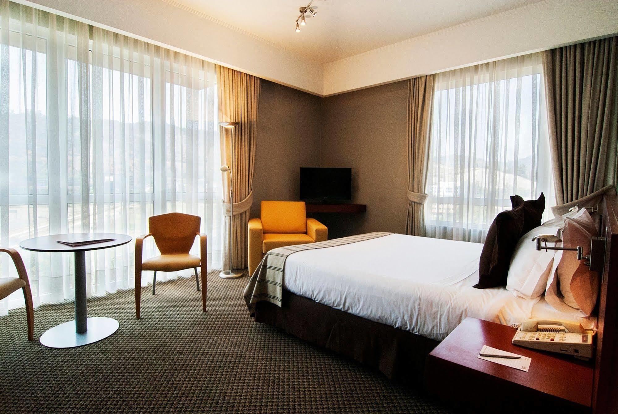 Hotel Radisson Ciudad Empresarial
