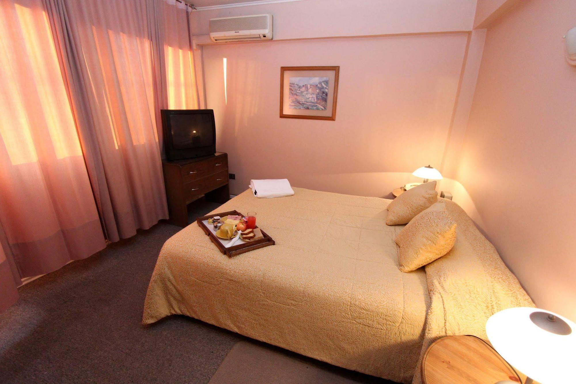 Hotel Dacarlo Santiago