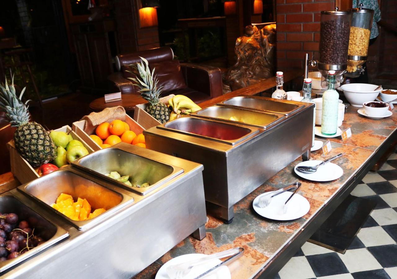 Y Centro De Eventos Manquehue Condes Hotel 4*