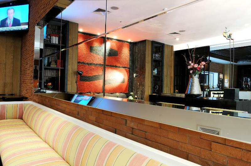 Radisson Ciudad Empresarial 4*