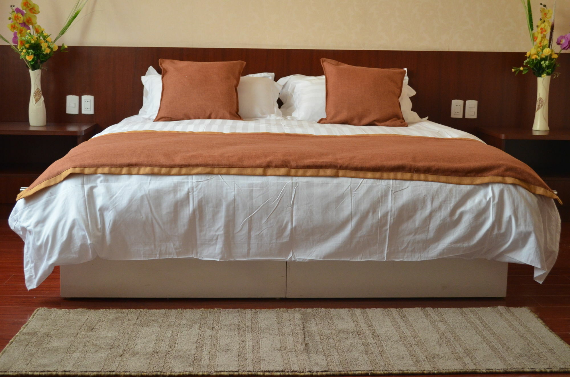Hotel 198