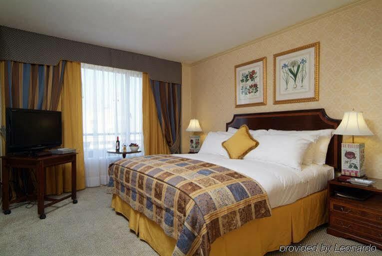 Park Plaza Hotel 4*