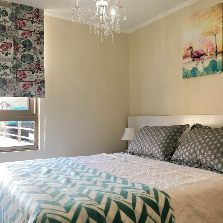 Depto Metro Santa Ana Apartment *