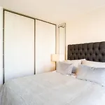 Luxury Retreat W/ 2Br, Wifi, Pool, Gym