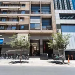 Urban Burgundy - 1BR, Metro, Wifi, TV