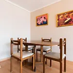 Uptown Ethnic - 2Br, Metro, Wifi, Tv