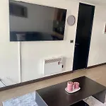 Departamento A Pasos De Clinica Las Condes- Estoril