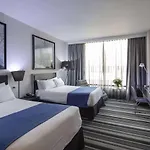 Wyndham Santiago Pettra