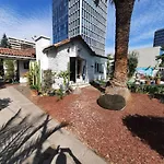 Pieza Independiente En Casa Compartida En Vitacura Cn Bici Y Piscina