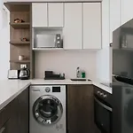 Boho Apartment - Pool, Parking & Mall