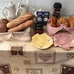 Jose Anguita Apartament Con Estacionamiento Privado Y Frente Del Arauco Maipu A Pasos Del Metro Bano Privado Desayuno Incluido