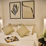 Hom I Luminoso Studio En Calle Monjitas, Santiago