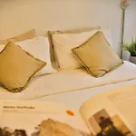 Hom I Luminoso Studio En Calle Monjitas, Santiago