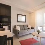 Cozy Apartment Steps Away From Costanera Center