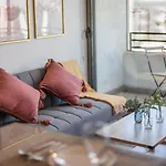 Empapate Del Ambiente Bohemio De Barrio Italia