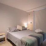 Beautiful Apartment Steps From Costanera Center