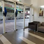 Cercano Al Metro L1 Mutual Y Terminal De Pasajeros