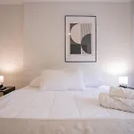Downtown Accommodation Great For Sharing