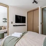 Bright Santiago Apartment Near Attractions