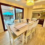 Agradable Casa En Las Condes Para 7 Personas