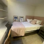 Acogedora Habitacion Junto A Nuestra Familia En Exclusivo Sector De Santiago