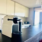Amplio Depto Con Vista, Cercano A Parque Arauco Y Clinica Alemana