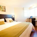 Plaza Suites