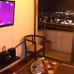 Frente al parque (Solo mujeres)