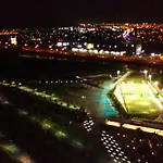 Frente al parque (Solo mujeres)