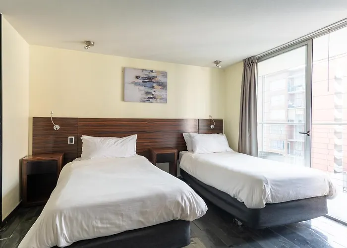 Tribeca Twin Studio W/Wifi, Smart Tv & Balcony
