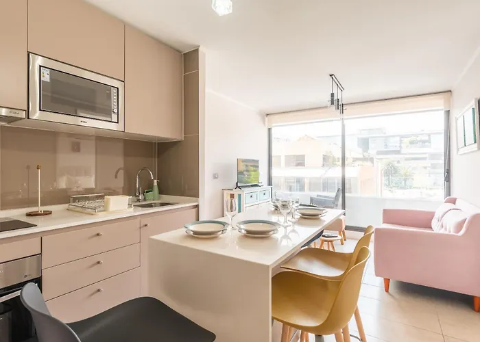 Chic Plaza 2B W/Wifi, Parking & Metro.