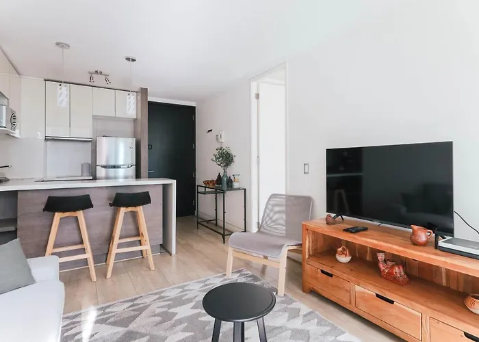 Boho Apartment - Pool, Parking & Mall