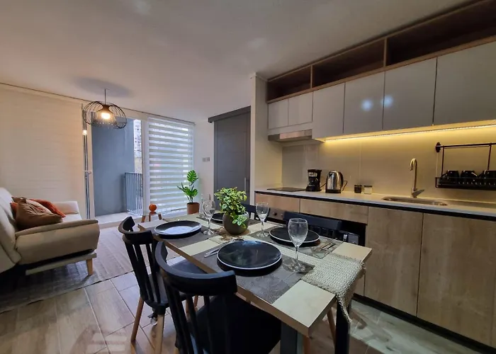 Bella, Comoda Y Completa Residencia