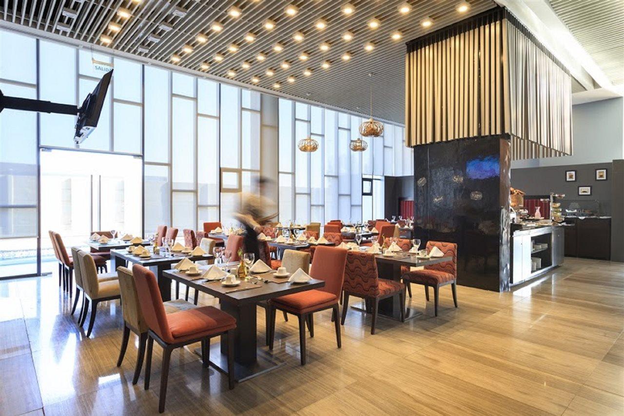 Hotel Courtyard By Marriott Airport