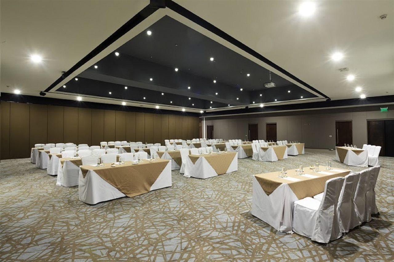 Hotel Courtyard By Marriott Airport 4*