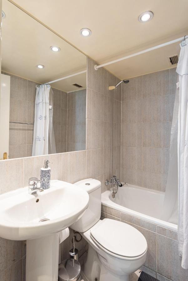 Vitacura Zen 2br W/ Parking, Wifi, Gym & Mall Apartment