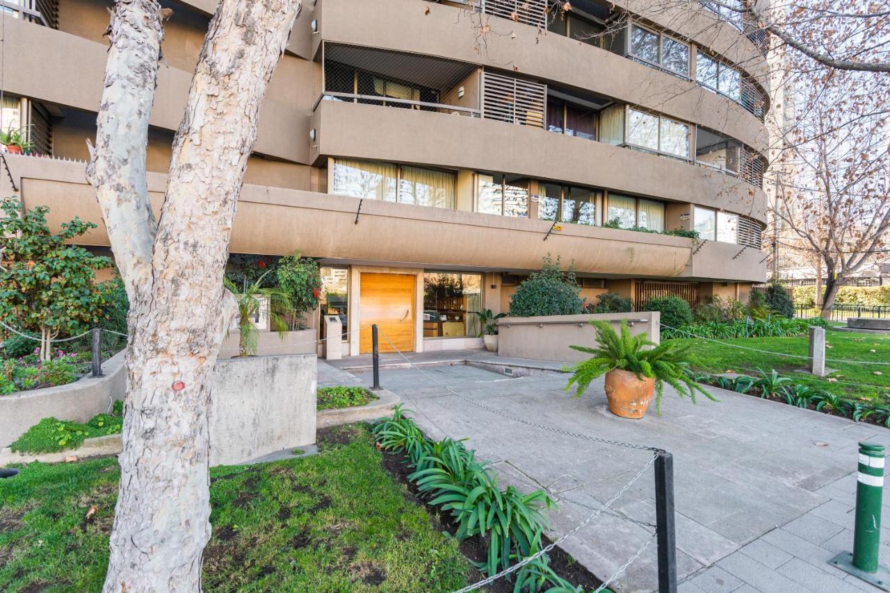 Vitacura Zen 2br W/ Parking, Wifi, Gym & Mall Apartment